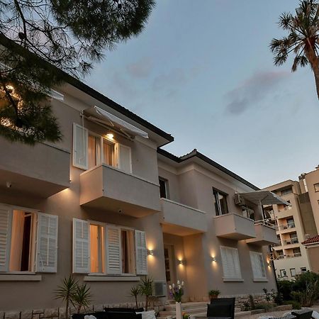 Beachfront Deluxe B&B Макарська Екстер'єр фото