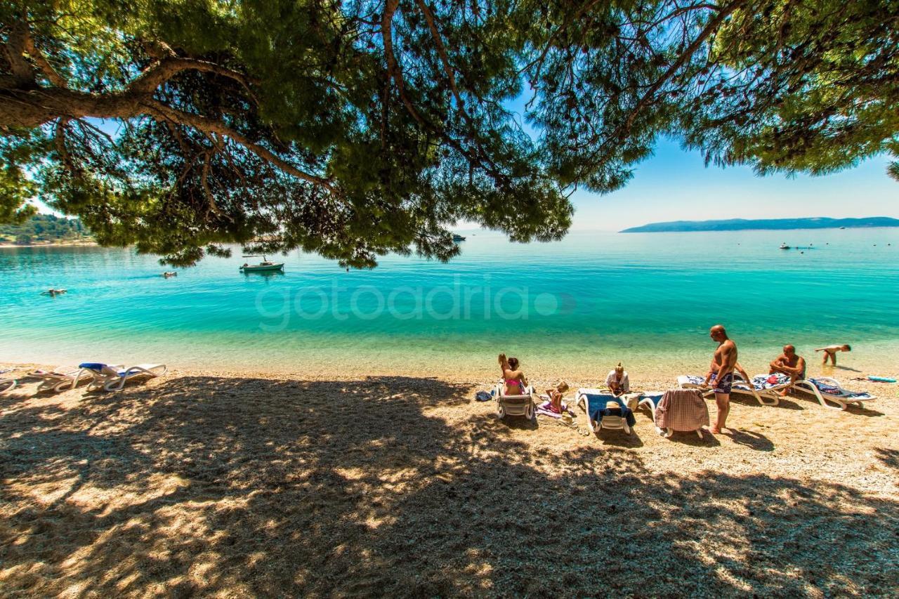 Beachfront Deluxe B&B Макарська Екстер'єр фото