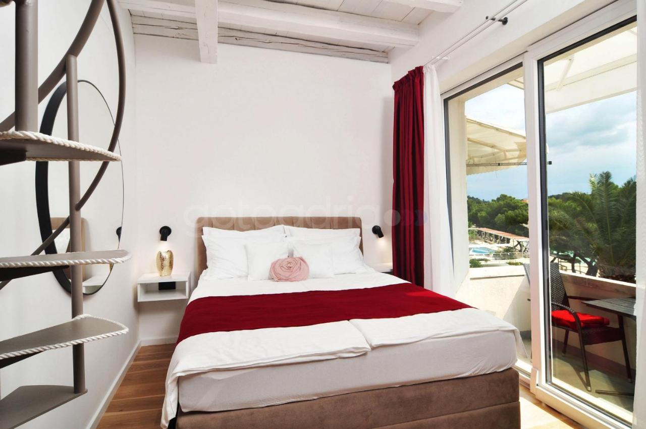 Beachfront Deluxe B&B Макарська Екстер'єр фото
