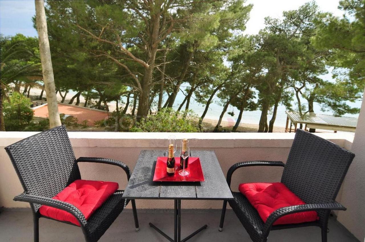 Beachfront Deluxe B&B Макарська Екстер'єр фото