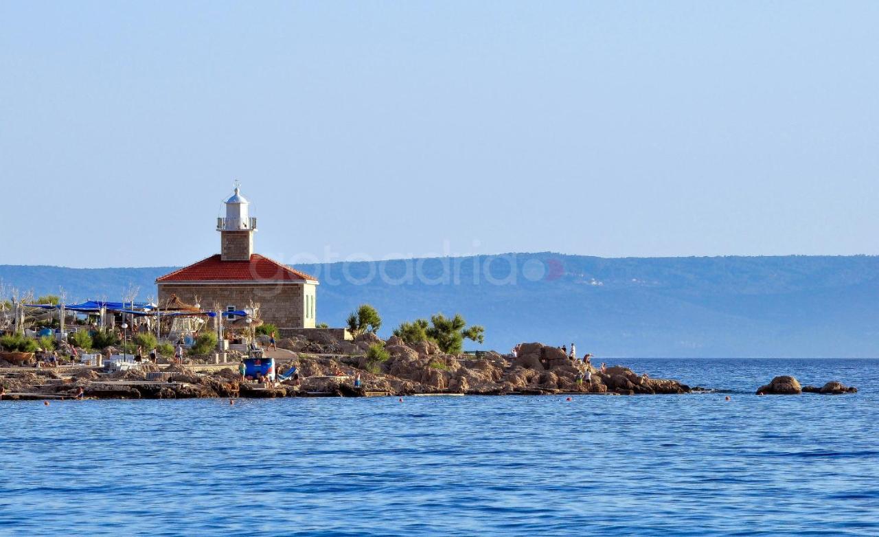 Beachfront Deluxe B&B Макарська Екстер'єр фото