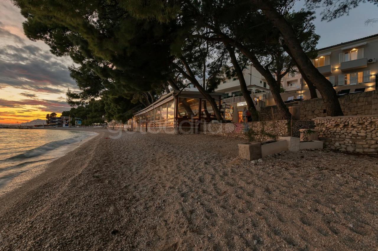 Beachfront Deluxe B&B Макарська Екстер'єр фото