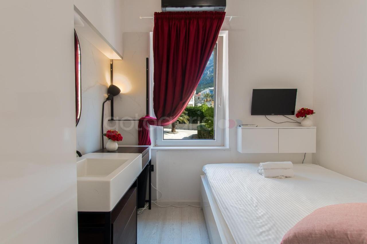 Beachfront Deluxe B&B Макарська Екстер'єр фото